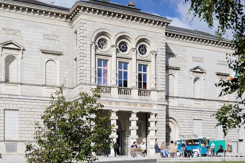 The National Gallery of Ireland- Service 784- Stop Trinity College No. 4495