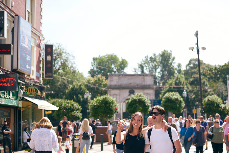 Grafton Street- Service 784- Stop Trinity College No. 4495